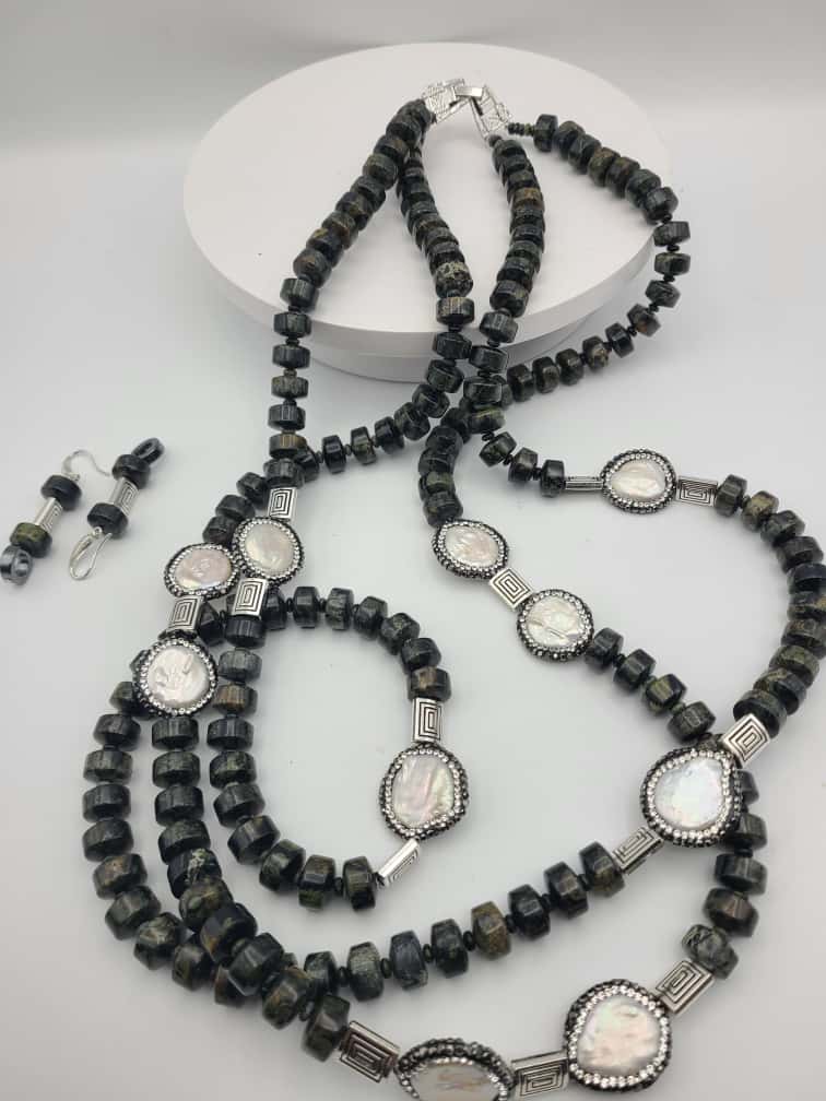 Royal Reflection Pearls